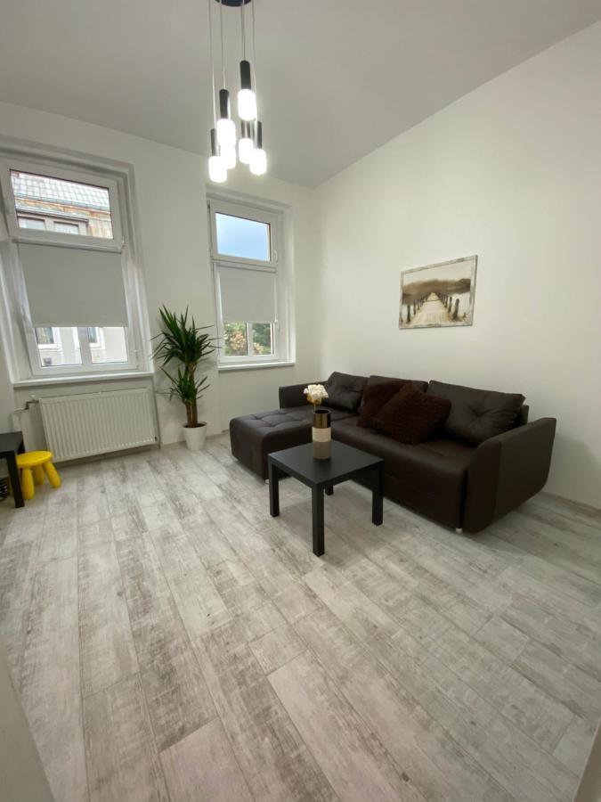 Marcus- Modern Relaxing * Decin