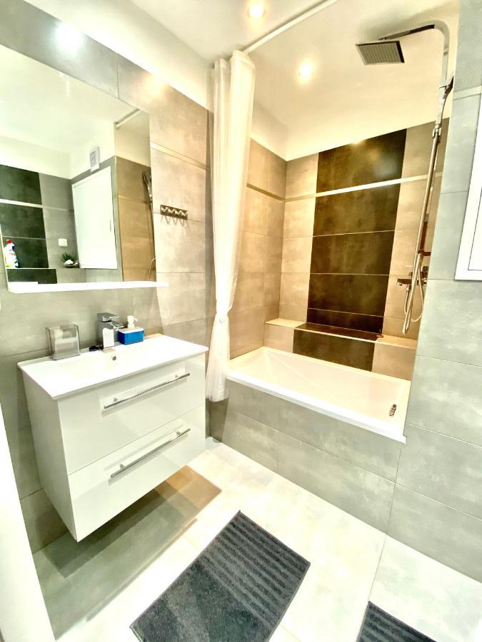 Marcus- Modern Relaxing * Decin